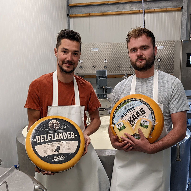 Corné van Leeuwen en Paul Oosthoek alias De Kaasmeesters uit Midden-Delfland op de foto in hun kaasfabriek in Midden-Delfland makers boeren boerenkaas