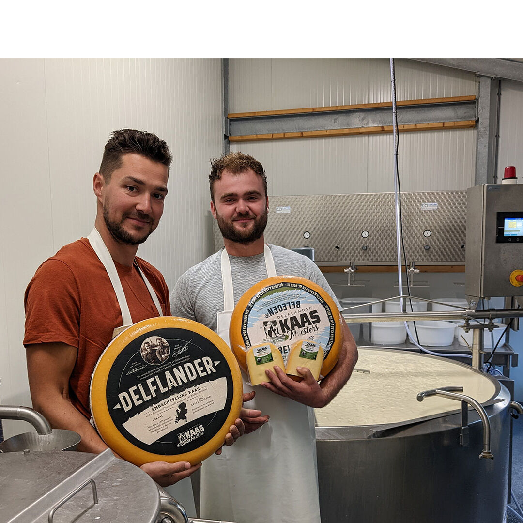 Corné van Leeuwen en Paul Oosthoek in de kaasmakerij van De Kaasmeesters in Midden-Delfland streekproduct melk delflander