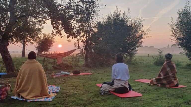 winter stilte dag buiten meditatie