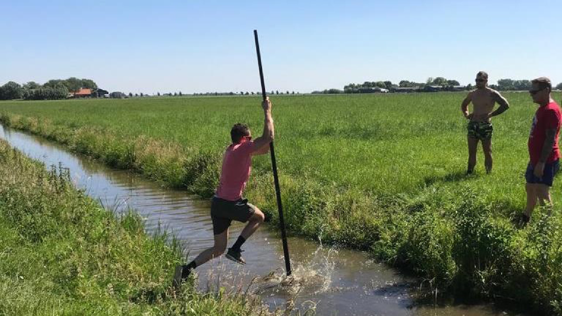 Adrianushoeve Midden-Delfland man polderstokspringen