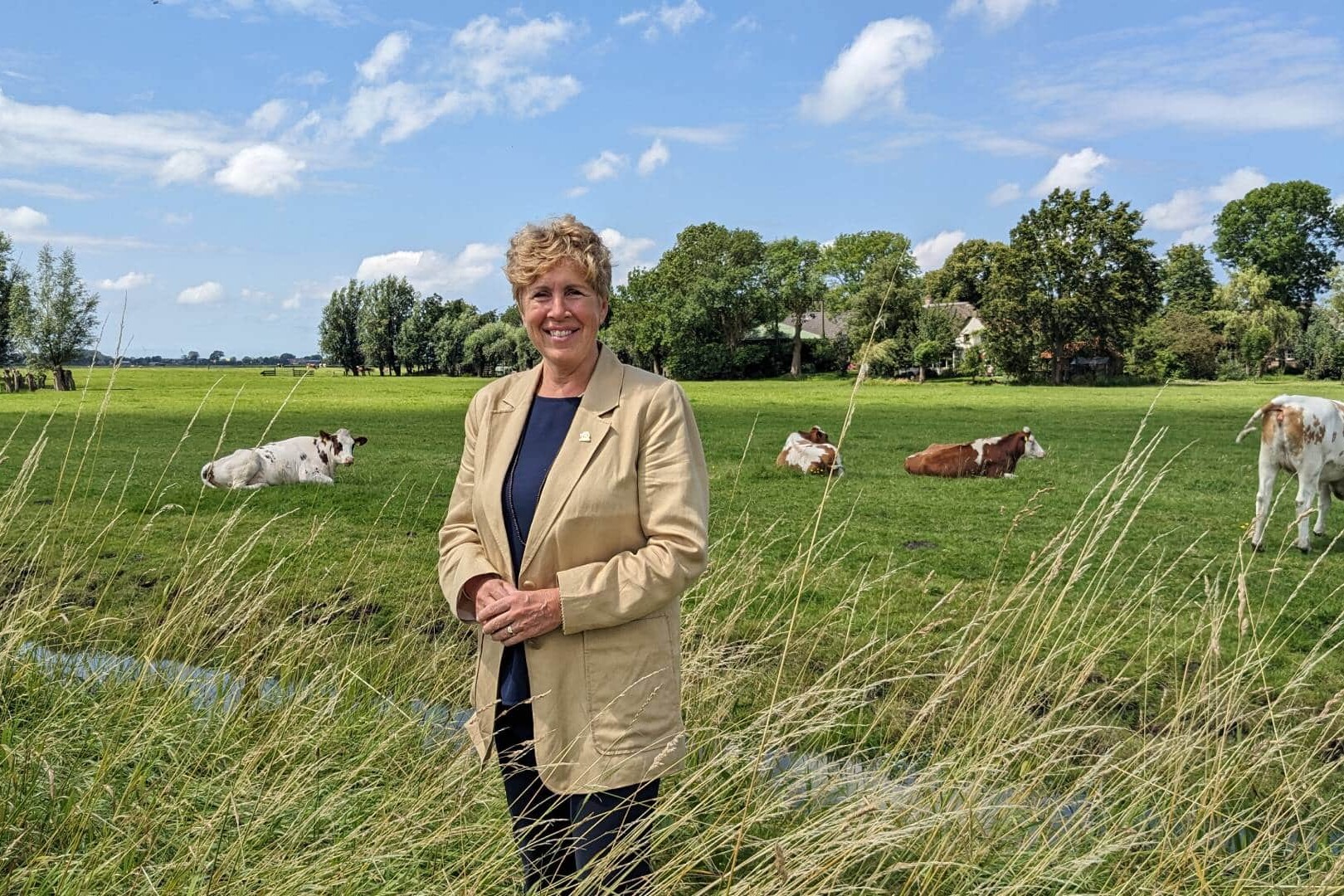 Fenna Noordermeer met landschap MD - foto PUUUR