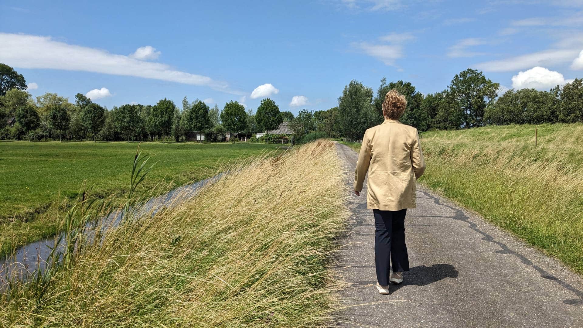 Fenna Noordermeer wandelend in MD - foto PUUUR