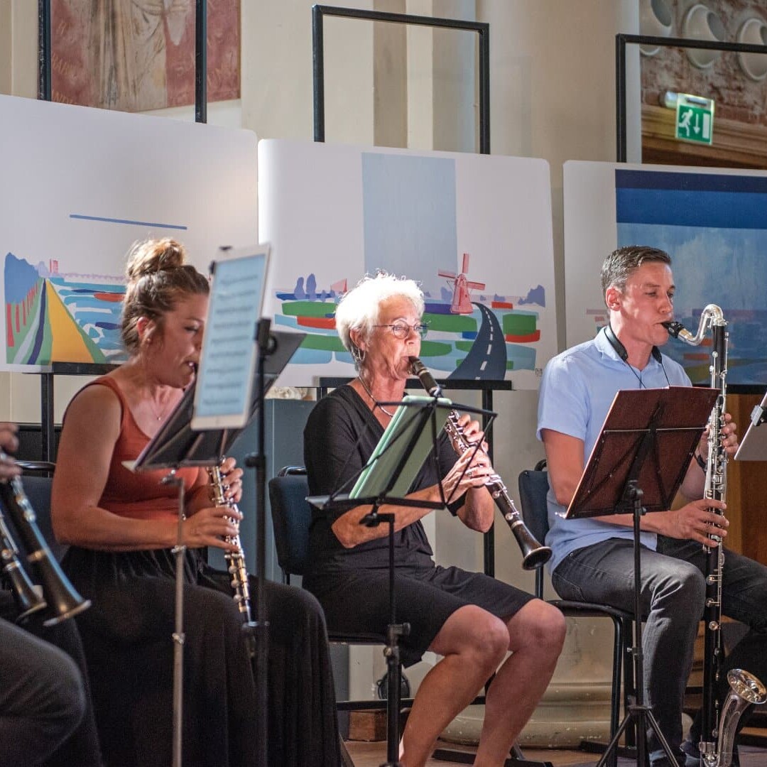 optreden van het totaalkunstwerk Kaleidoscape van kunstenaar Flip van der Eijk in de Dorpskerk in Schipluiden in Midden-Delfland